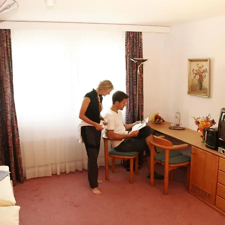 فندق Typically Swiss Altana سكول