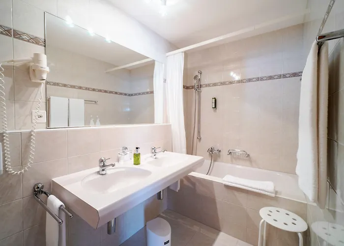 Hotel Typically Swiss Altana 3*